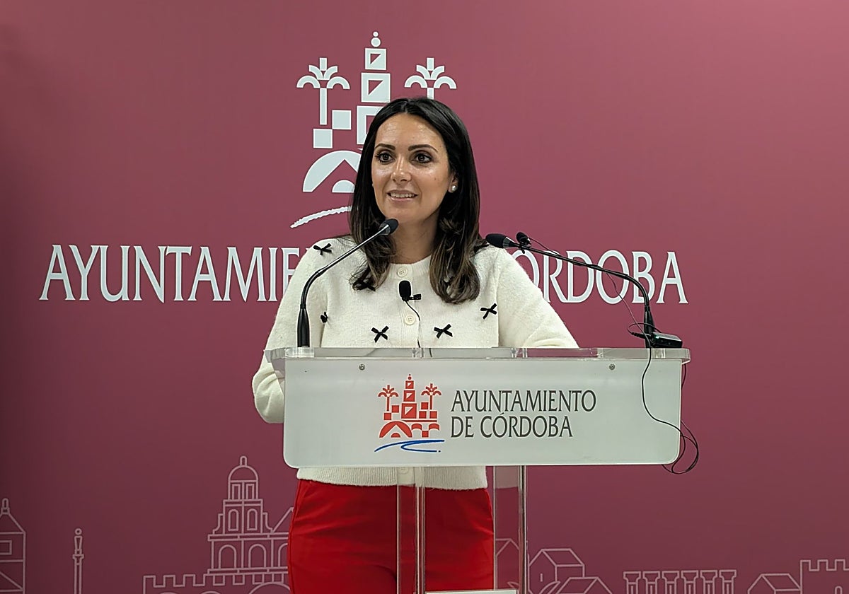 La concejal socialista Carmen González, en el Ayuntamiento de Córdoba