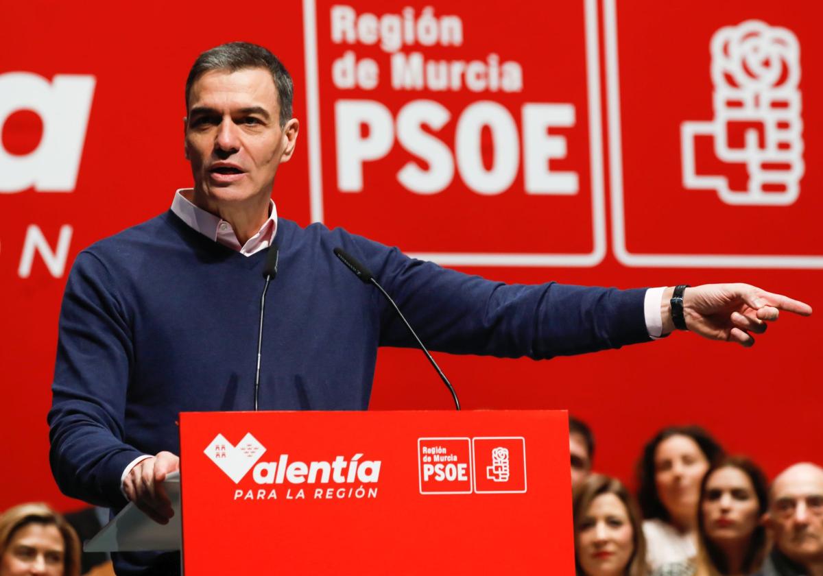 El secretario general del PSOE y presidente del Gobierno, Pedro Sánchez, este domingo en en Cartagena (Murcia)