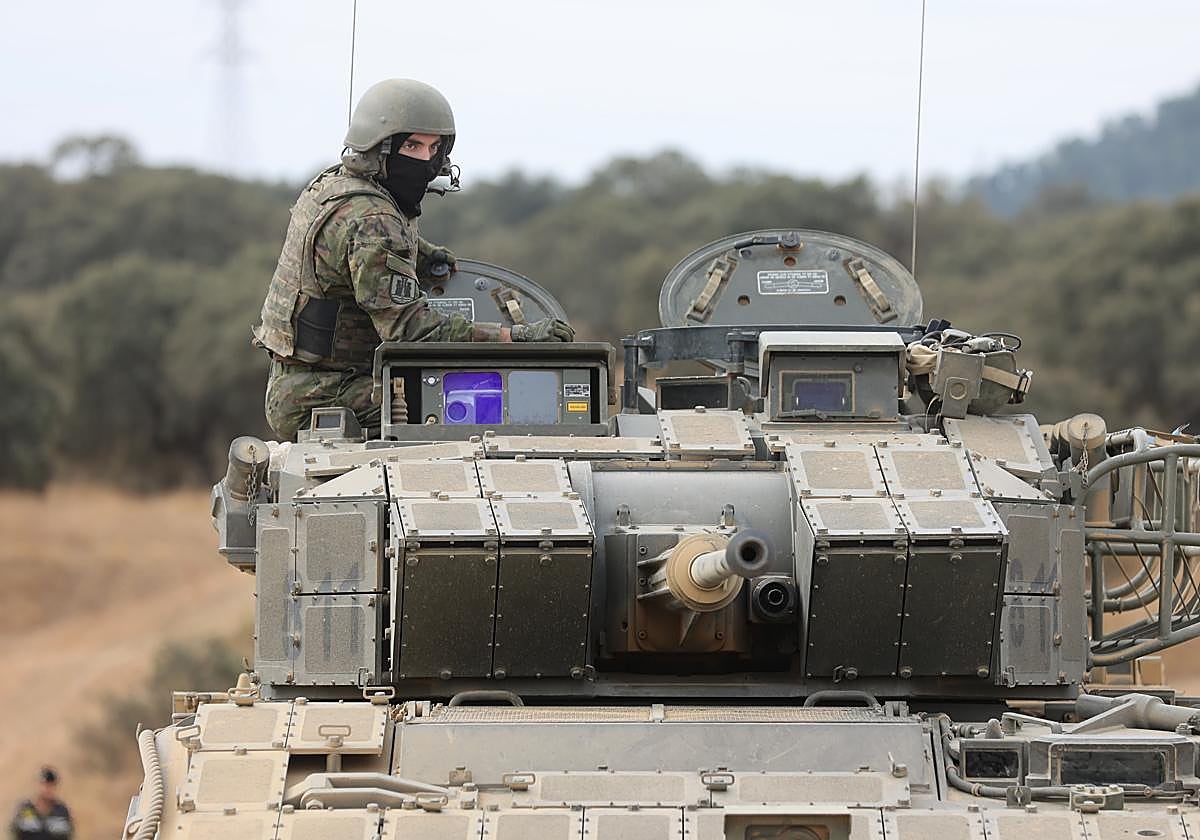 Cuánto dinero cobra un coronel del Ejército de España tras la subida anunciada por el Ministerio de Defensa: sueldo base y complementos