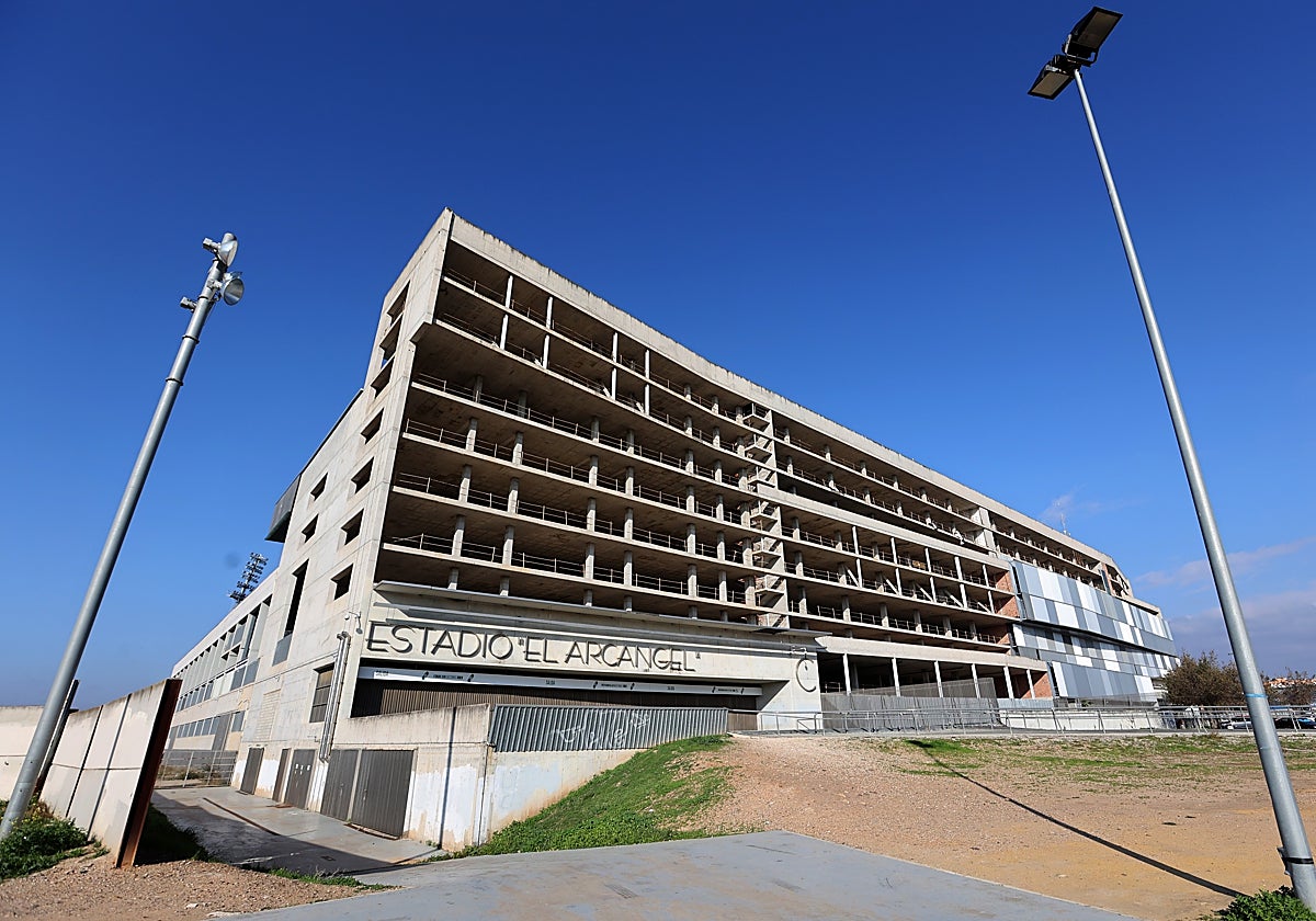 Fachadas de Preferencia y Fondo Sur del estadio Bahrain Victorious Nuevo Arcángel