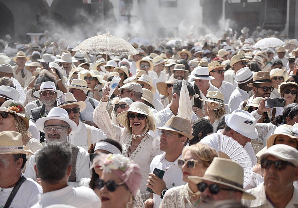 Santa Cruz de La Palma vibra con los sones cubanos de Los Indianos