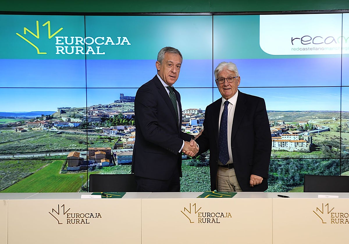 Javier López Martín y Jesús Ortega Molina firmaron el convenio