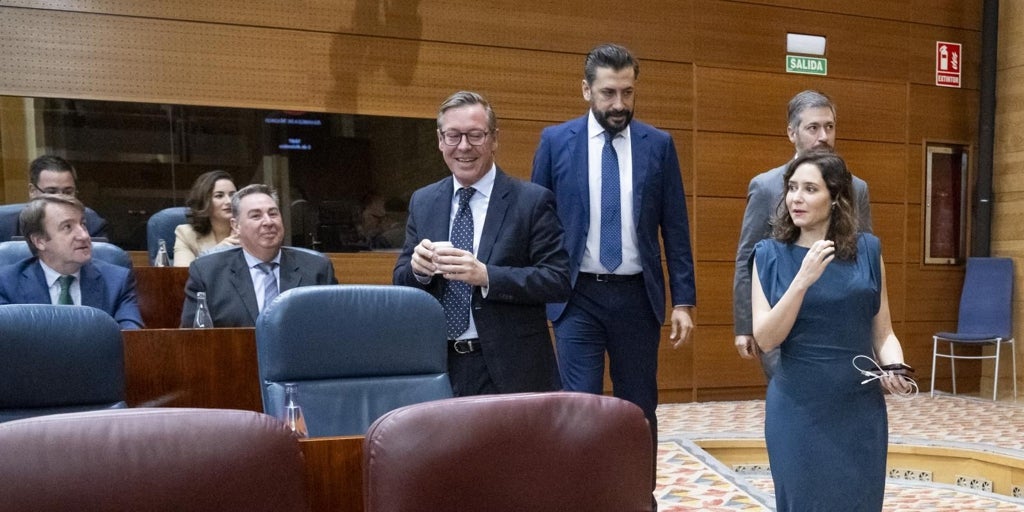 Ayuso espolea al PP de Madrid para frenar a Sánchez: «Hay que espabilar»