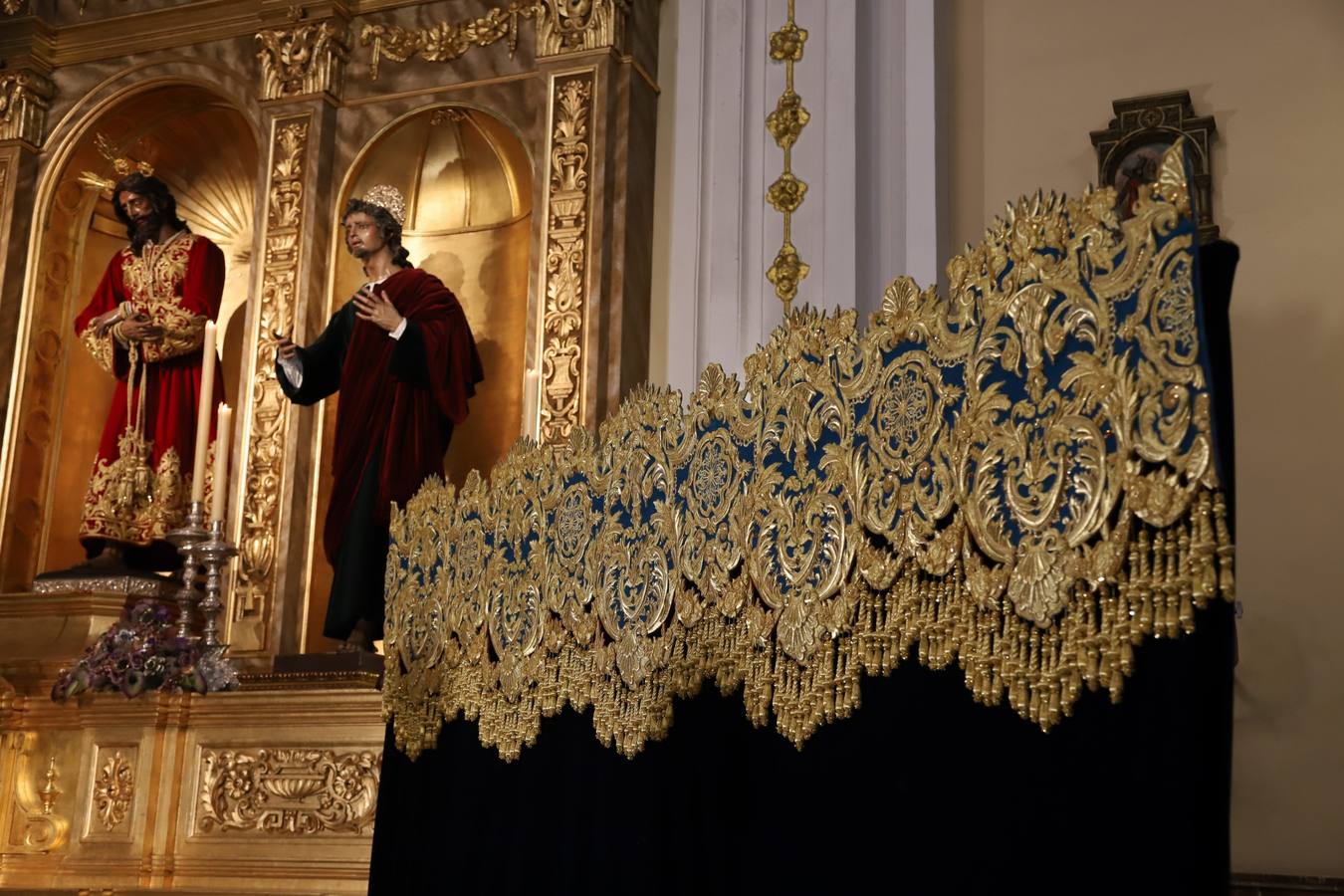 La deslumbrante bambalina lateral del palio de la Piedad de Córdoba, en imágenes