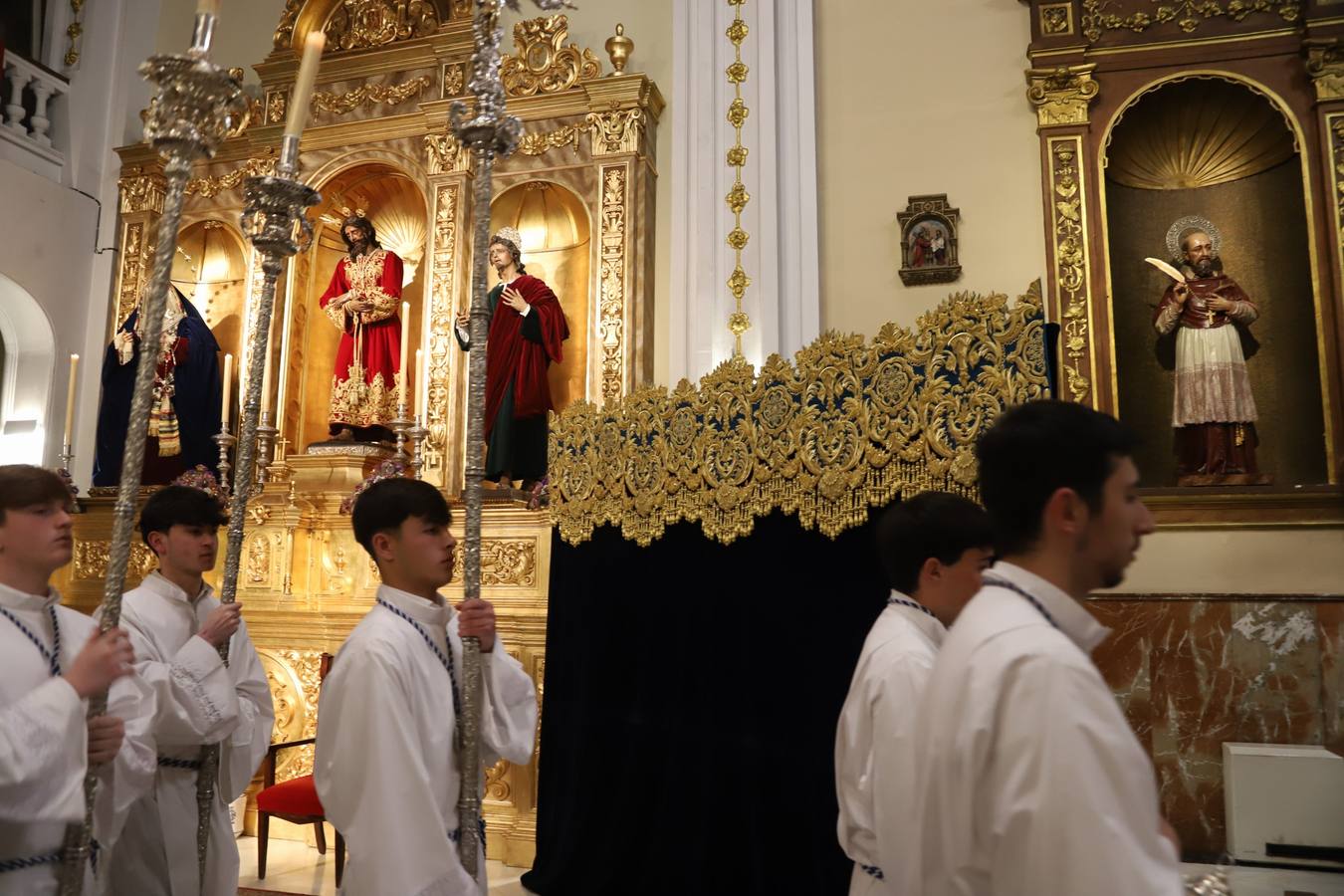 La deslumbrante bambalina lateral del palio de la Piedad de Córdoba, en imágenes