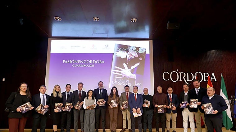 La revista &#039;Pasión en Córdoba&#039; estrena la Cuaresma con el rito de adentrarse en el mundo cofrade