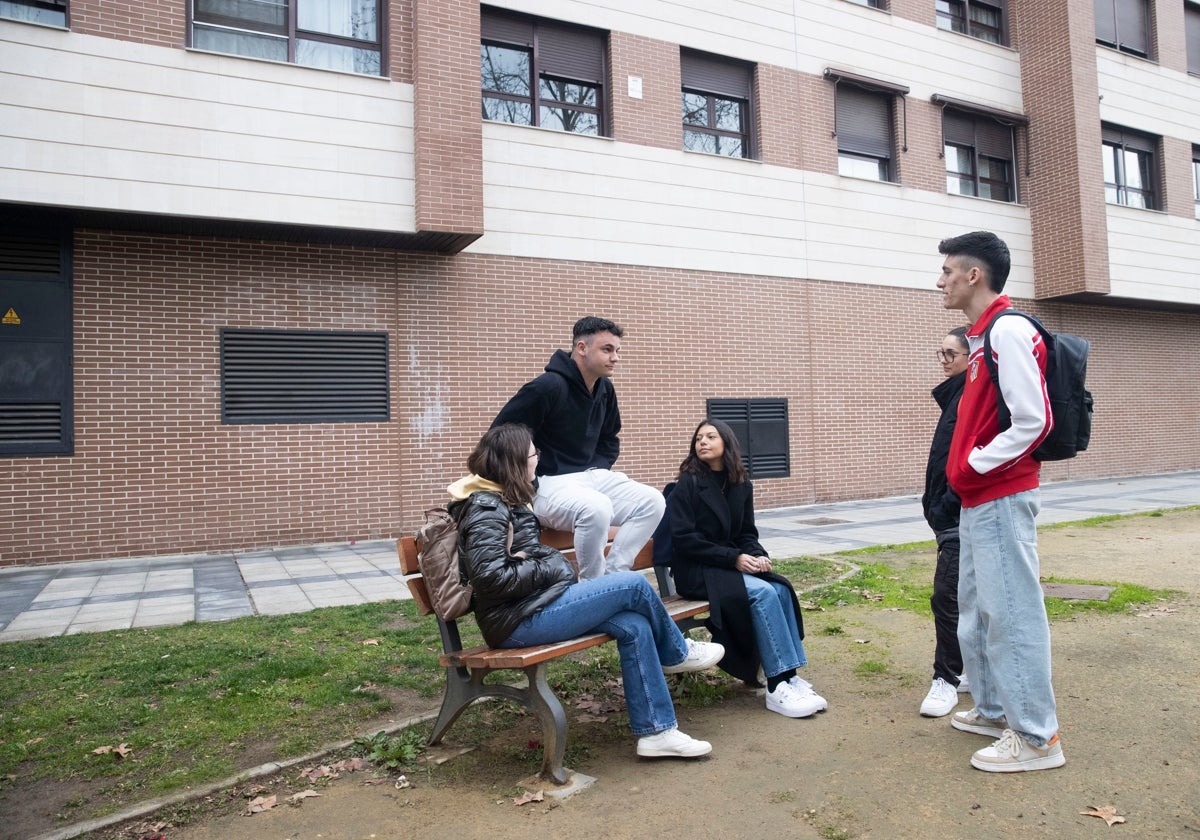 Un grupo de universitarios que viven de alquiler en Getafe