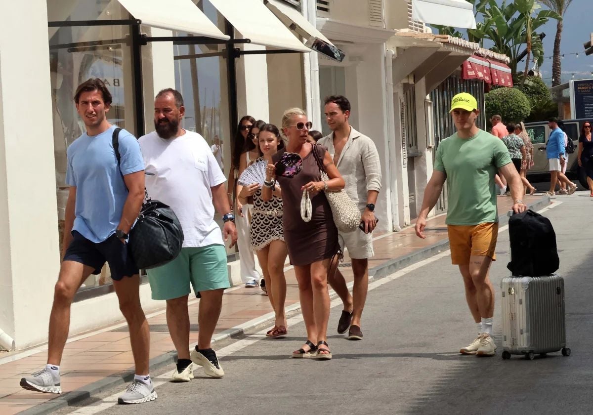 Turistas en Puerto Banús