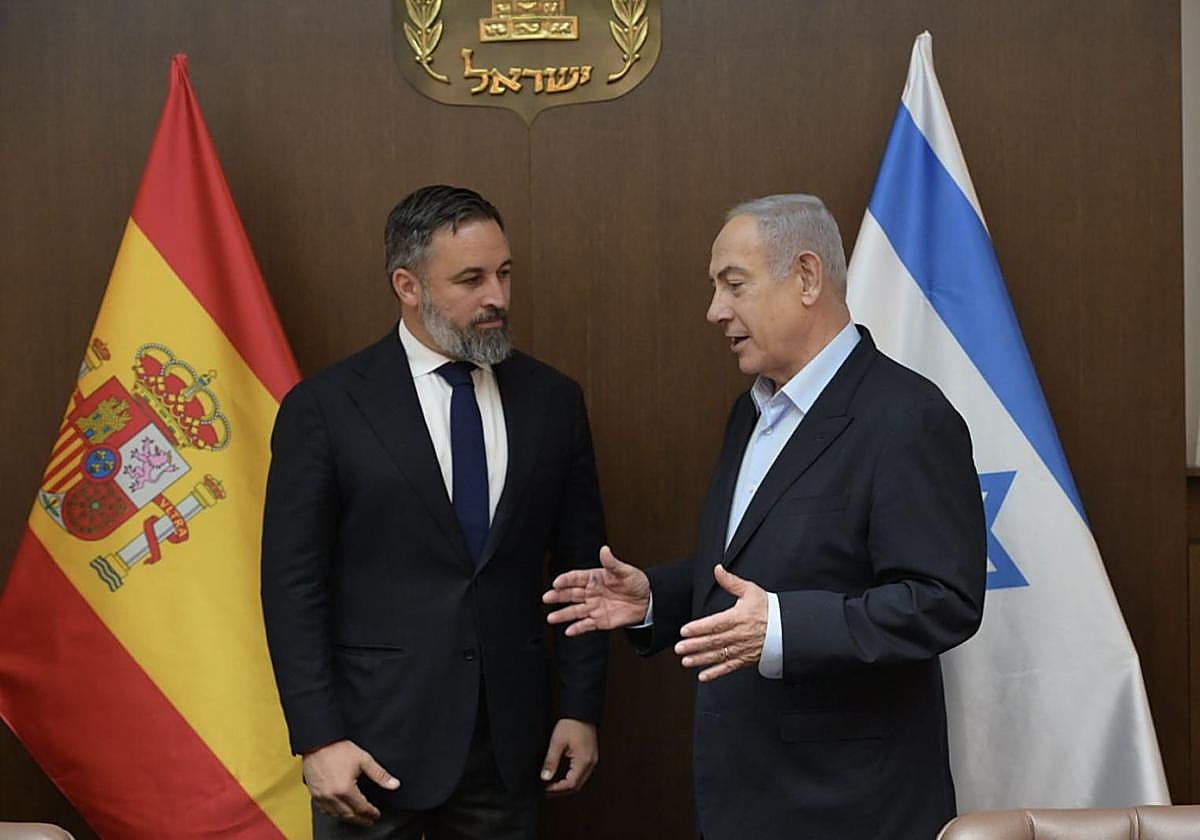 Abascal, durante su visita a Netanyahu, en Israel en 2024
