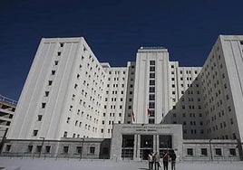 El hombre que asaltó una casa de Granada en calzoncillos, detenido tras entrar también en un piso de estudiantes y un hospital