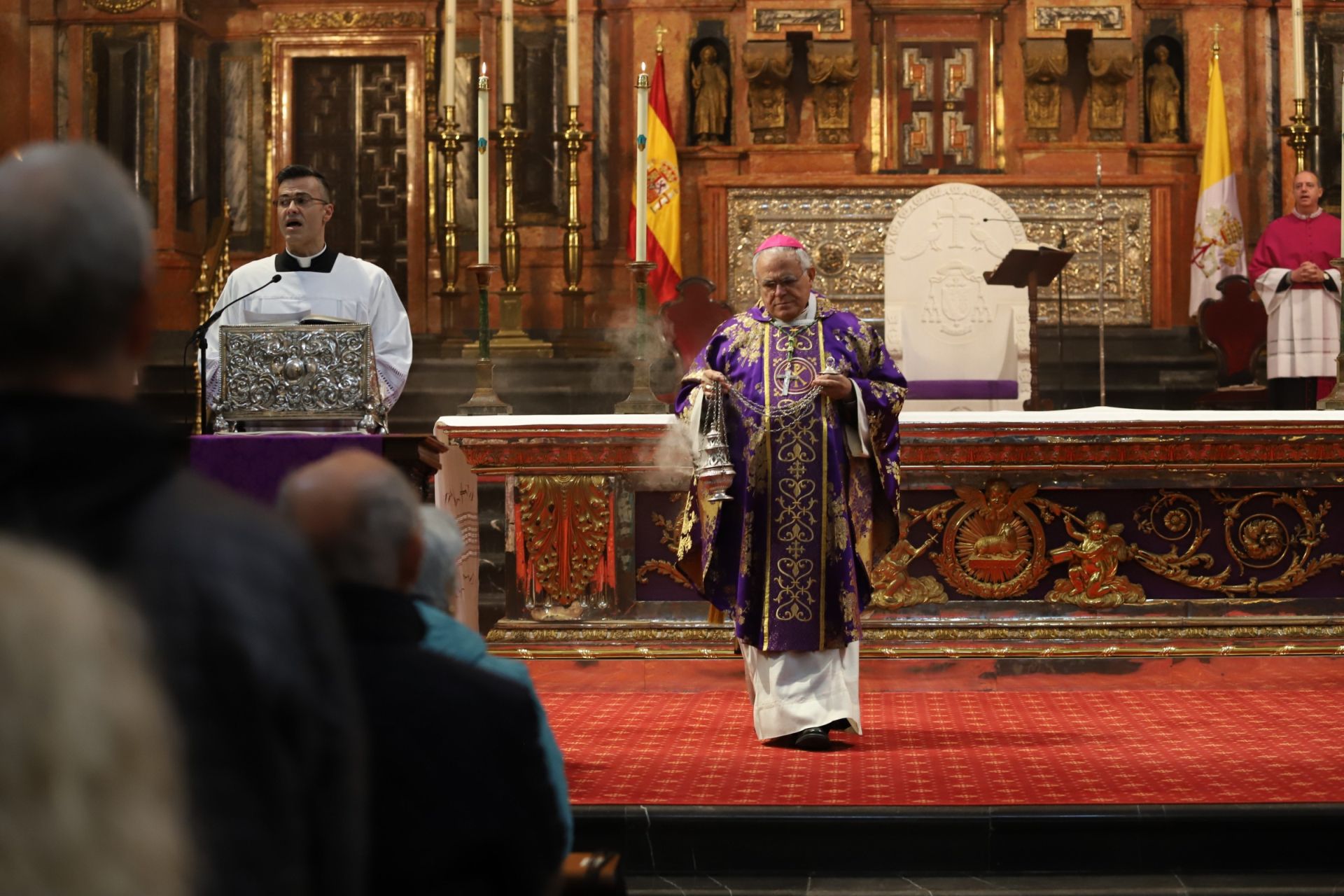 La misa del Miércoles de Ceniza en la Catedral de Córdoba, en imágenes