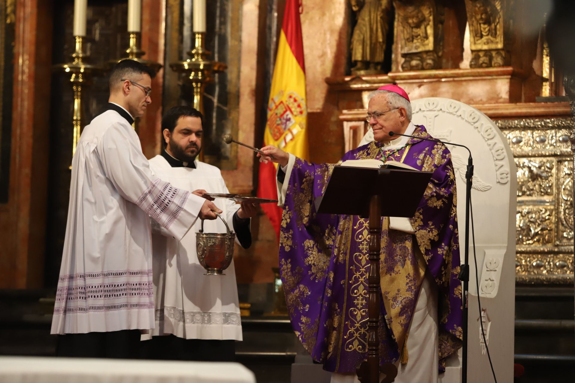 La misa del Miércoles de Ceniza en la Catedral de Córdoba, en imágenes