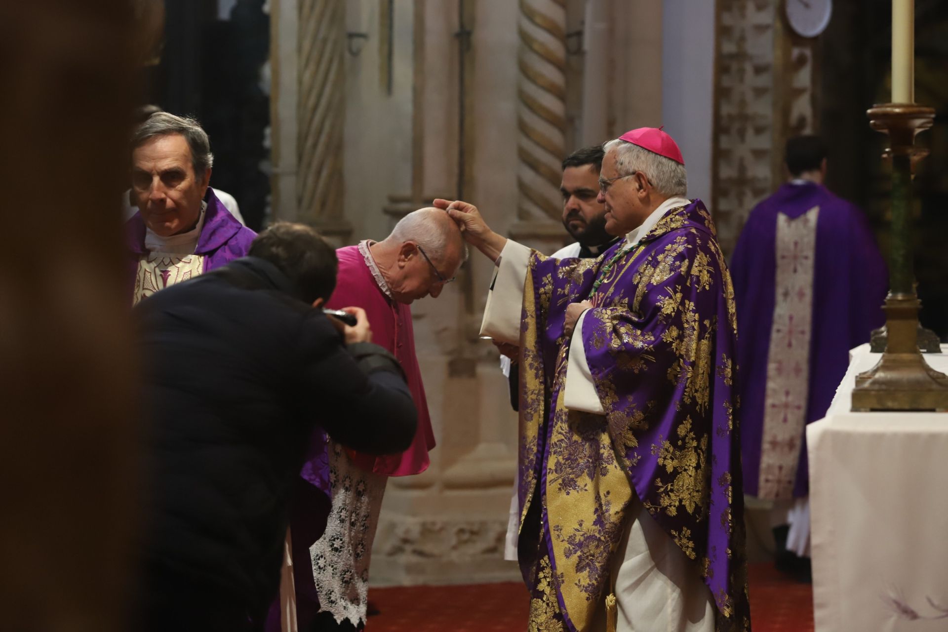 La misa del Miércoles de Ceniza en la Catedral de Córdoba, en imágenes