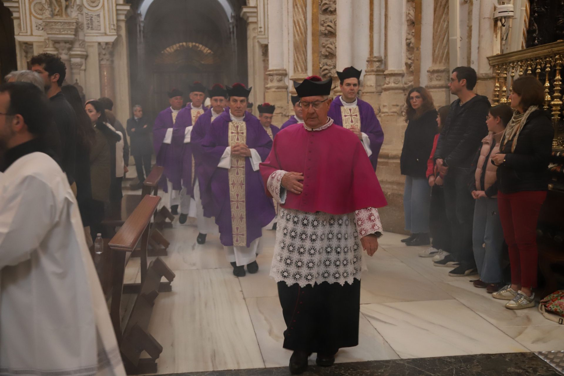 La misa del Miércoles de Ceniza en la Catedral de Córdoba, en imágenes