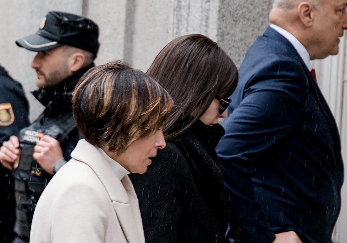 Jessica, a su llegada a los juzgados.