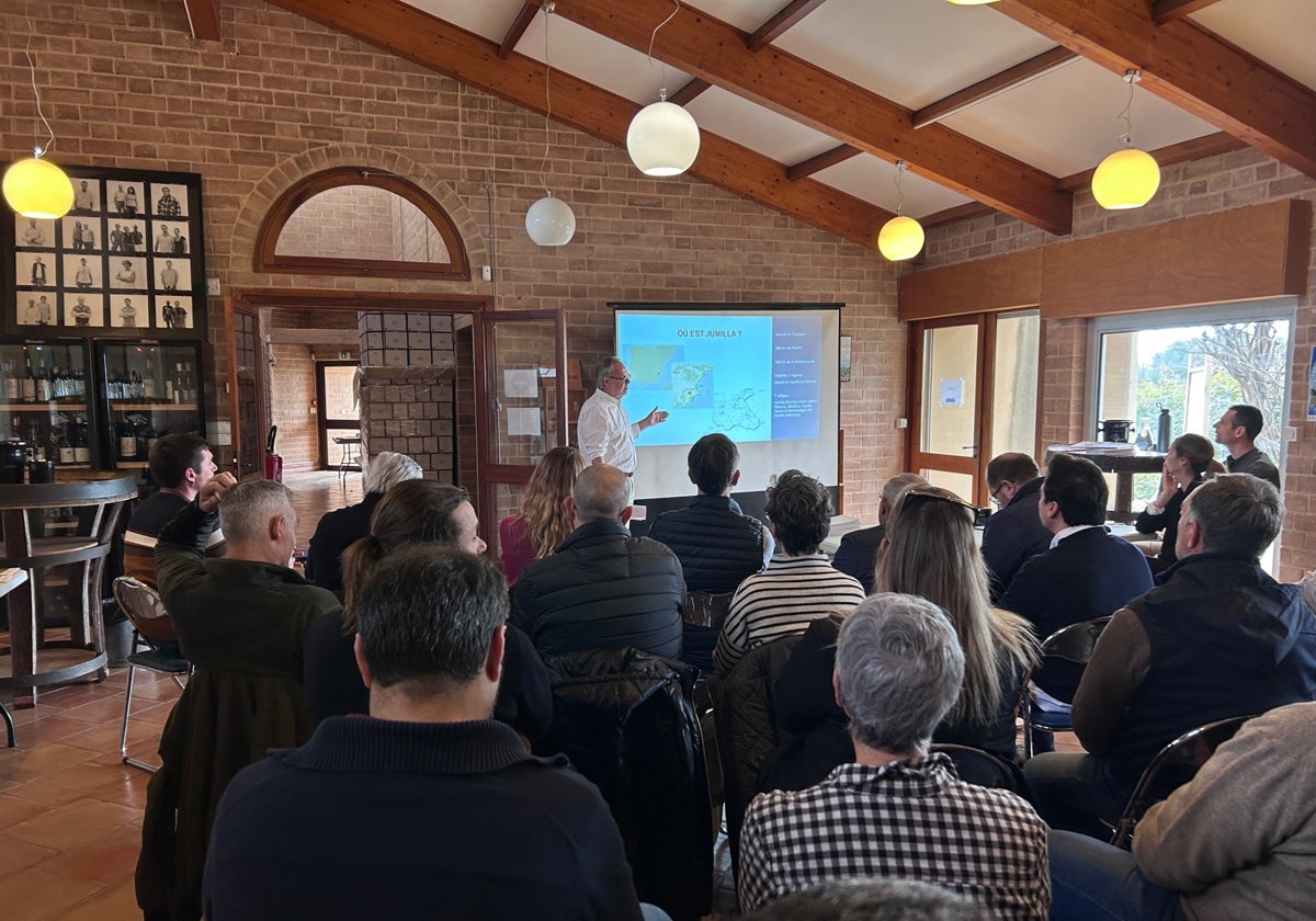 Imagen del encuentro en el viaje de conocimiento e intercambio con la AOC Bandol