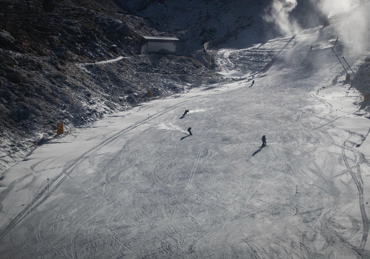 Las pistas de Sierra Nevada estarán disponibles para los esquiadores este sábado