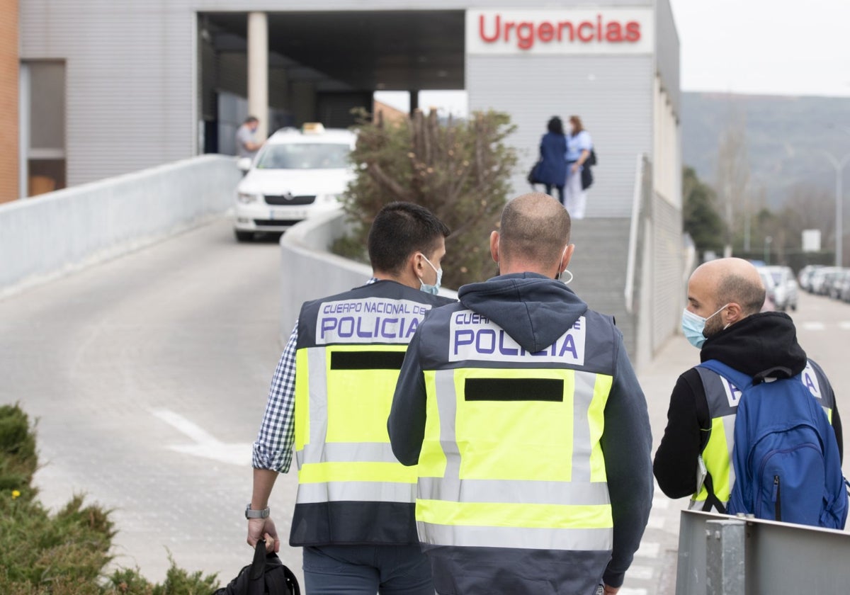 La Policía Nacional, en el hospital Príncipe de Asturias de Alcalá de Henares