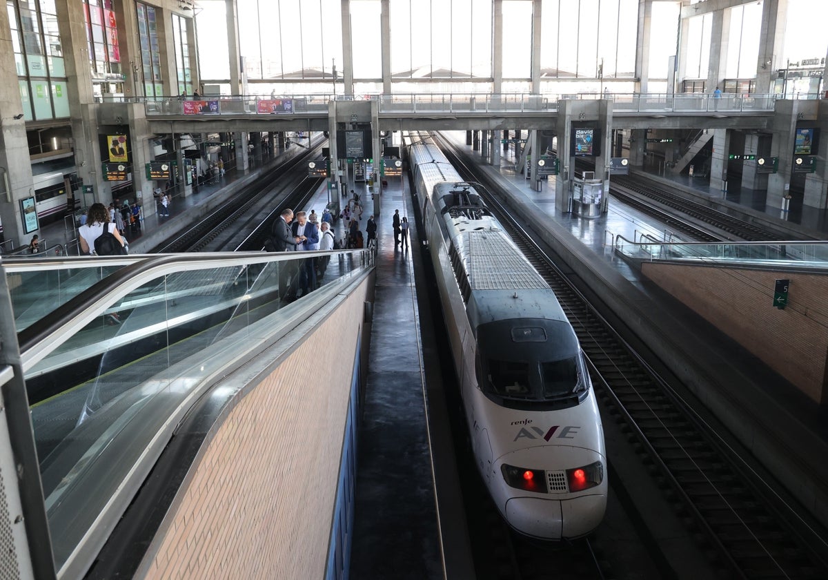 Un tren AVE en la estación Córdoba Central