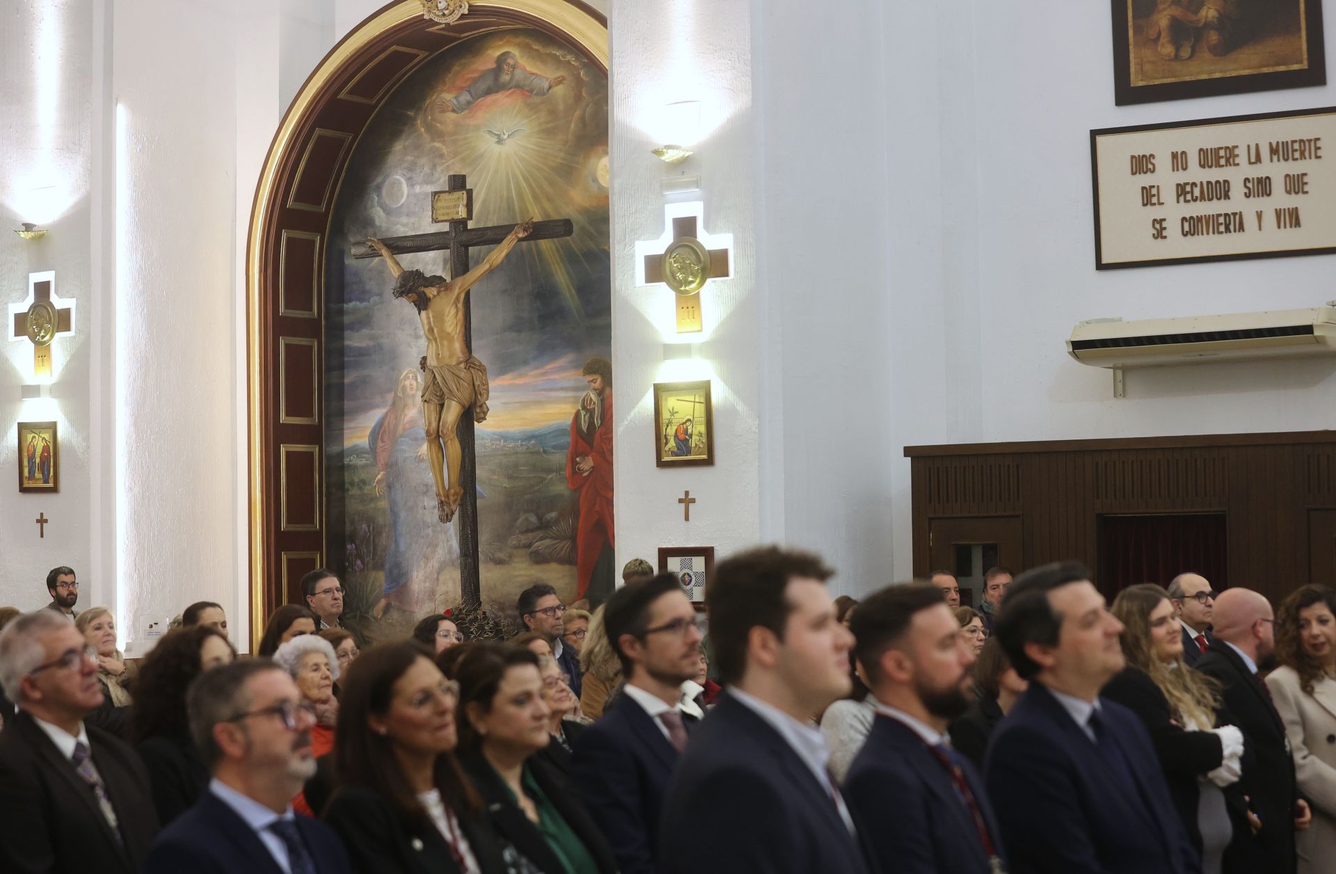 La bendición de la obra pictórica de Rafael Castejón para el Cristo de la Confianza de Córdoba, en imágenes