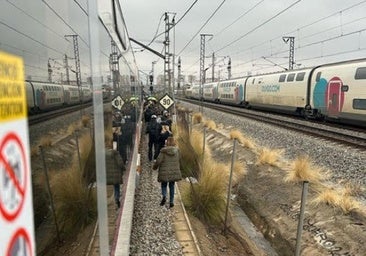 Caos en Rodalies: un problema en la catenaria causa la evacuación de decenas de pasajeros