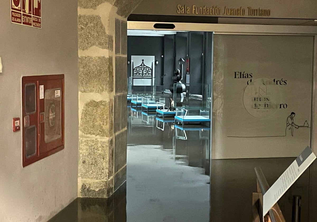 La Casa de la Moneda, en Segovia, inundada por las aguas del Eresma