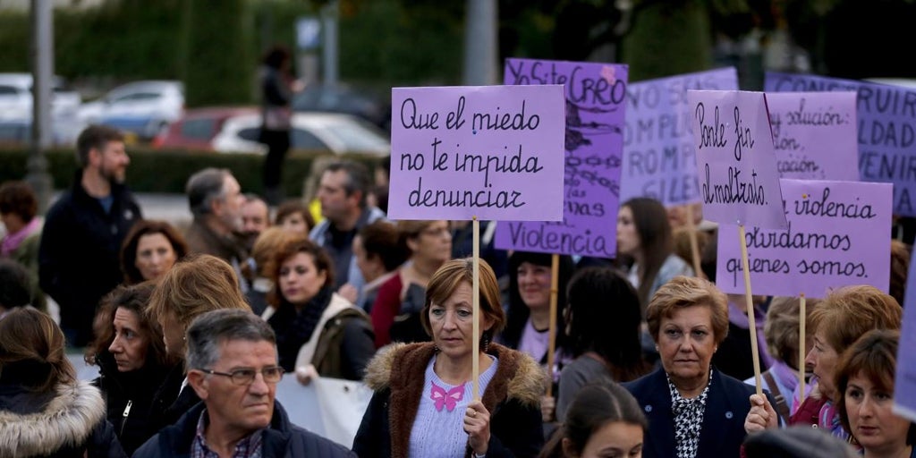 La lluvia obliga a suspender las manifestaciones del 8M en Málaga, Huelva y Cádiz