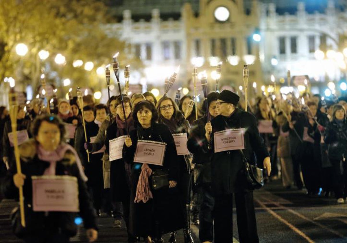 Imagen de archivo de una manifestación en Valencia por el 8M