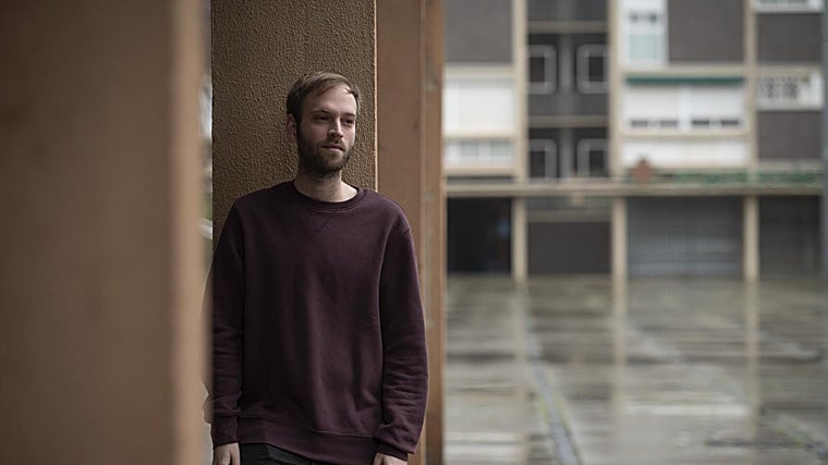 Josué, que ahora trabaja como enfermero, tras la entrevista con ABC