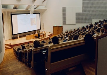 Imagen de archivo de un aula universitaria