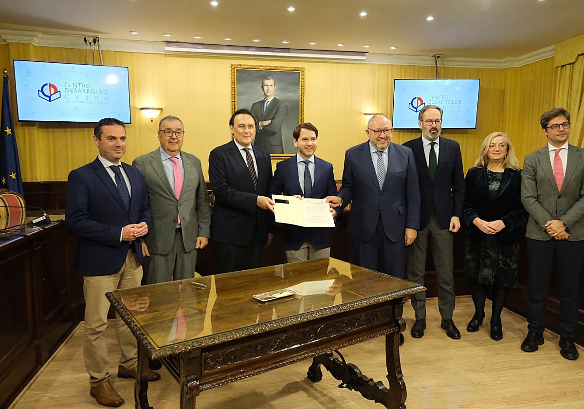 Firma del acuerdo para la instalación del centro universitario