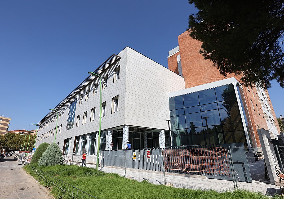 Entrada principal del nuevo edificio de la Junta, en septiembre de 2024