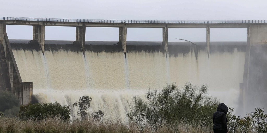 La borrasca 'Jana' se despide de Andalucía con avisos amarillos por viento, tormentas y oleajes