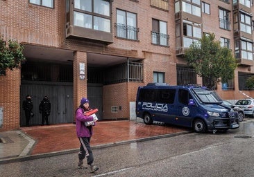 Fin a la pesadilla en El Yesero: desalojan los últimos pisos okupa de la urbanización de Puente de Vallecas