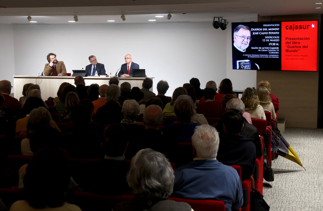 La presentación del libro &#039;Dueños del mundo&#039;, de José Calvo Poyato, en imágenes