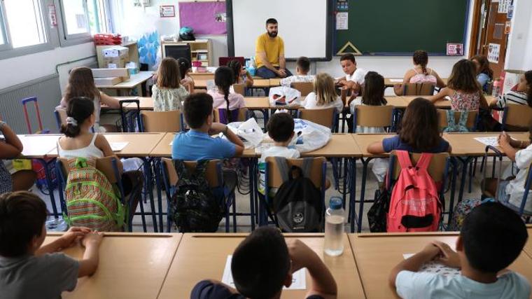 Ustea denuncia la supresión de 35 clases en centros educativos públicos de Córdoba