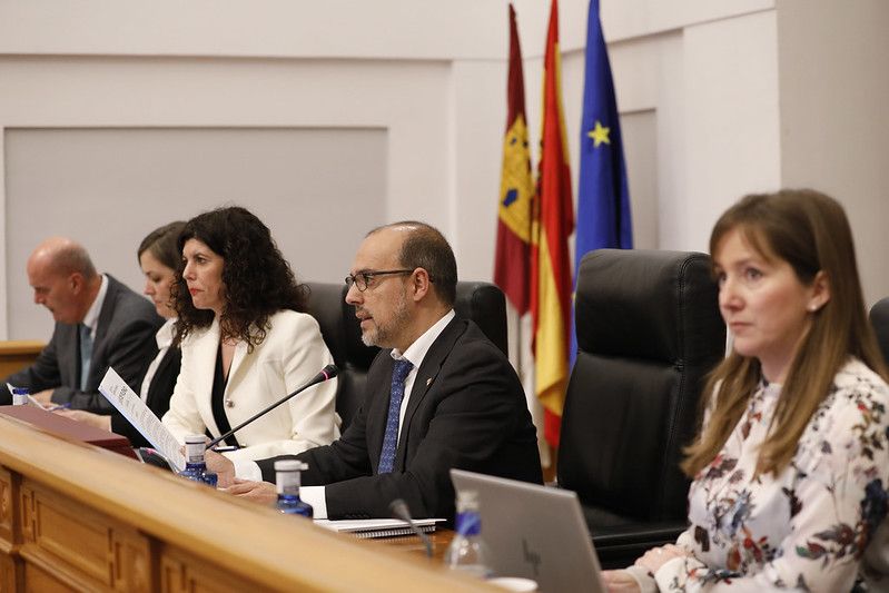 La política arancelaria de EEUU enfrenta al PSOE, PP y Vox en las Cortes de Castilla-La Mancha