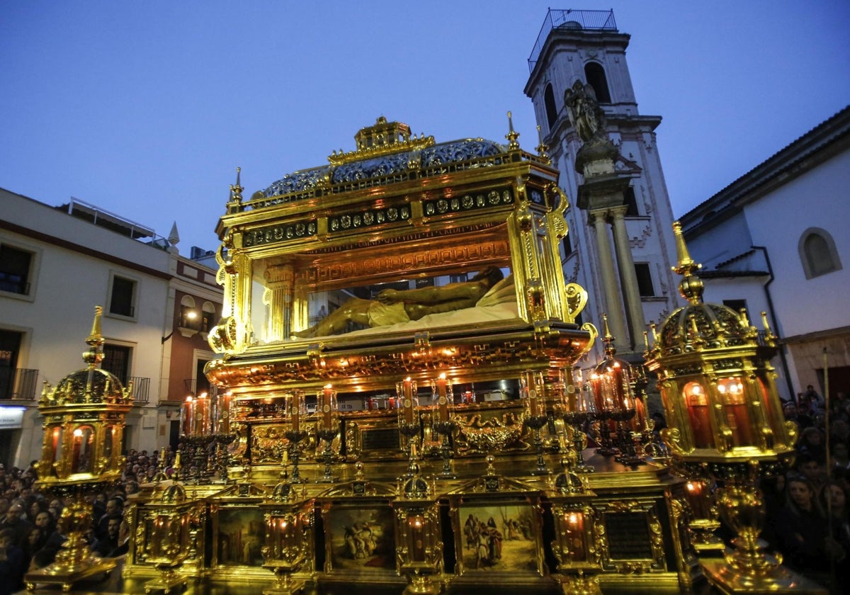 El Santo Sepulcro, al salir de la Compañía