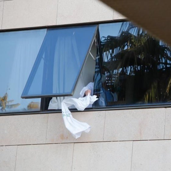 Una de las ventanas de la unidad de Pediatría del Hospital Reina Sofía de Córdoba
