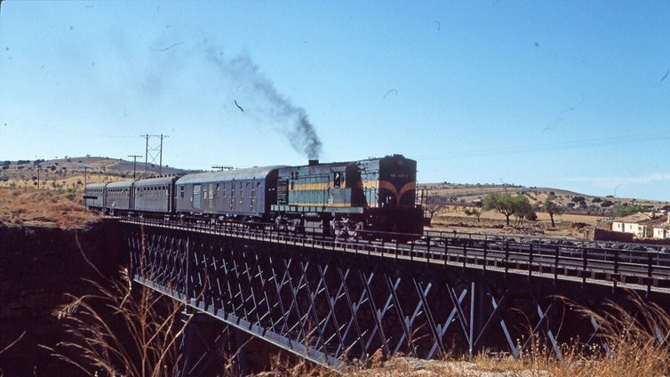 El PSOE saca del cajón el tren Granada-Motril y la línea Guadix-Lorca pero los condiciona a cómo funcione el Corredor Mediterráneo