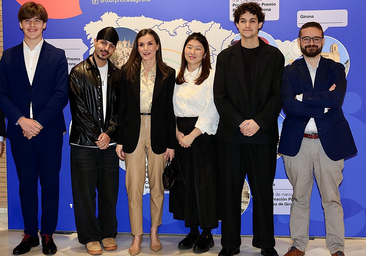 La Reina con los finalistas del Premio Princesa de Girona Arte 2025