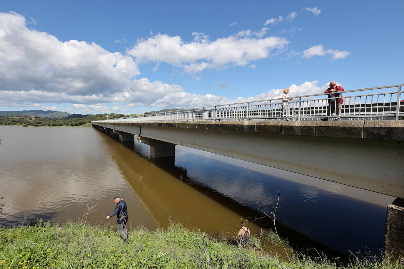 Los embalses de San Rafael de Navallana y Guadalmellato rozan el lleno absoluto, en imágenes