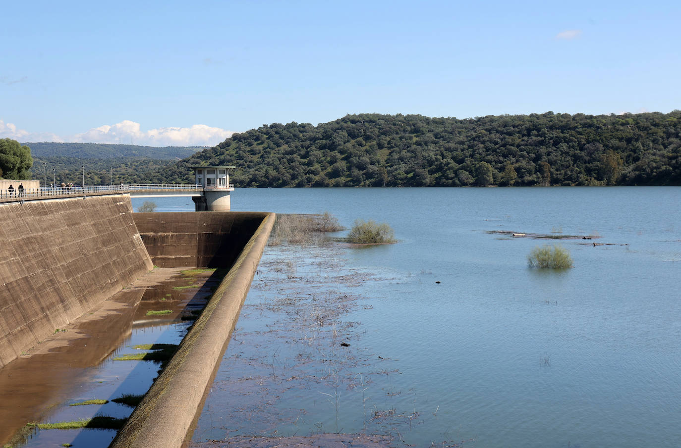 Los embalses de San Rafael de Navallana y Guadalmellato rozan el lleno absoluto, en imágenes