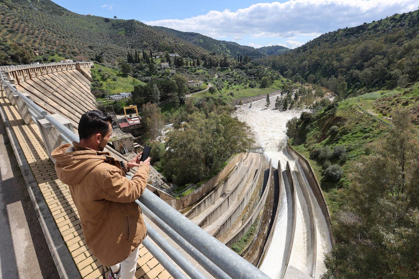 Los embalses de San Rafael de Navallana y Guadalmellato rozan el lleno absoluto, en imágenes