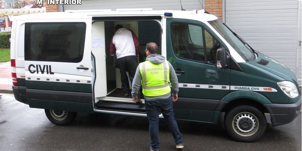 Detenido un hotelero por explotar a dos trabajadores sudamericanos a los que llegó a amenazar con un arma