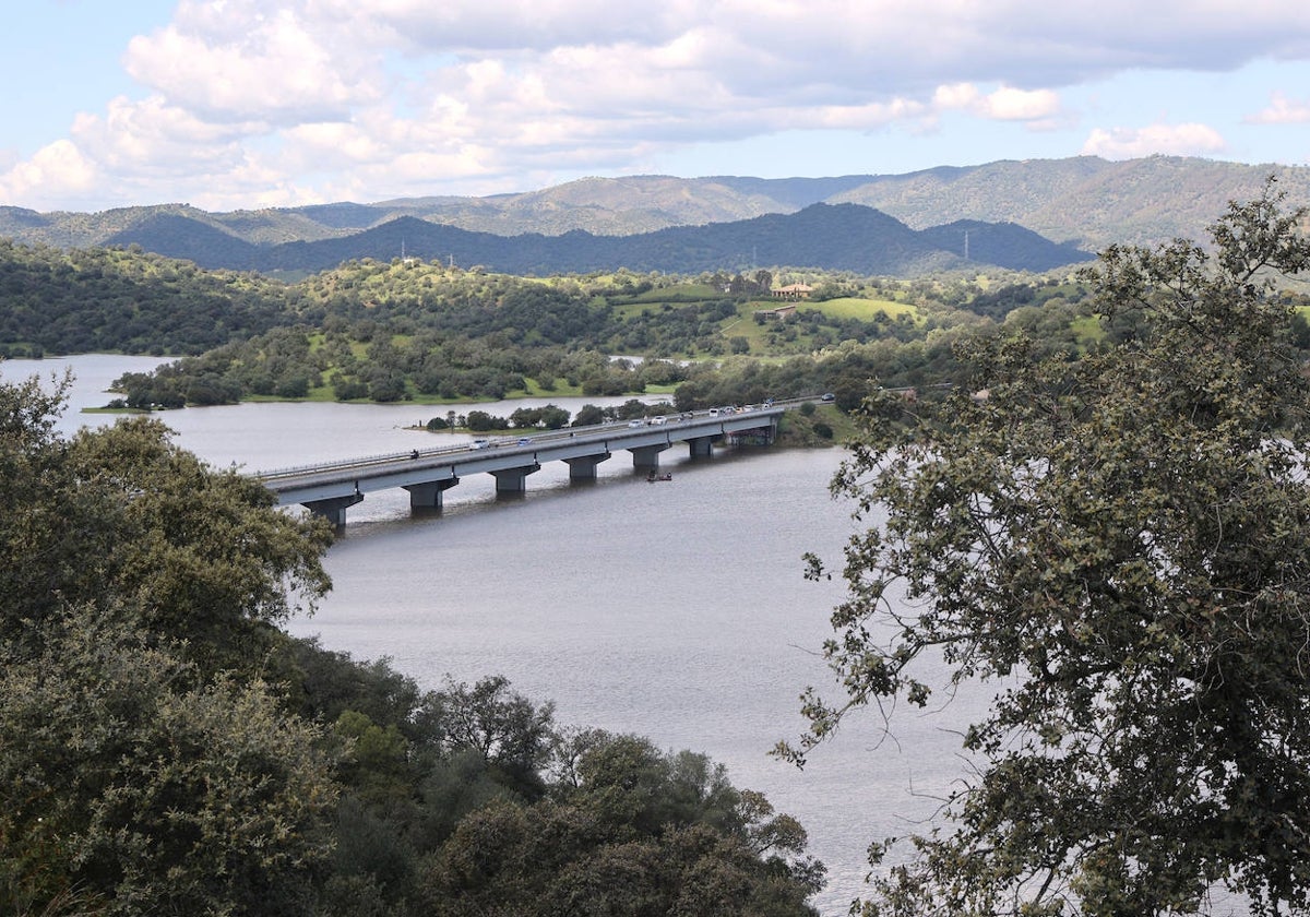 Los embalses de San Rafael de Navallana y Guadalmellato rozan el lleno absoluto, en imágenes