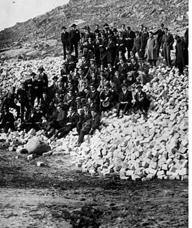 Imagen secundaria 2 - Tres momentos de la visita de los estudiantes de la Escuela de Ingenieros de Canales, Caminos y Puertos a las canteras de Zarzalejo, en el año 1919