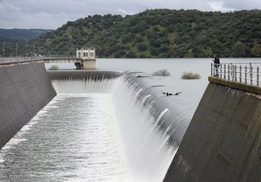 Borrasca Laurence en Córdoba, en directo: última hora de la alerta por lluvias, la crecida del río y los embalses