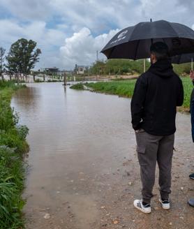 Imagen secundaria 2 - La crecida del río Odiel provoca la evacuación de vecinos en Gibraleón