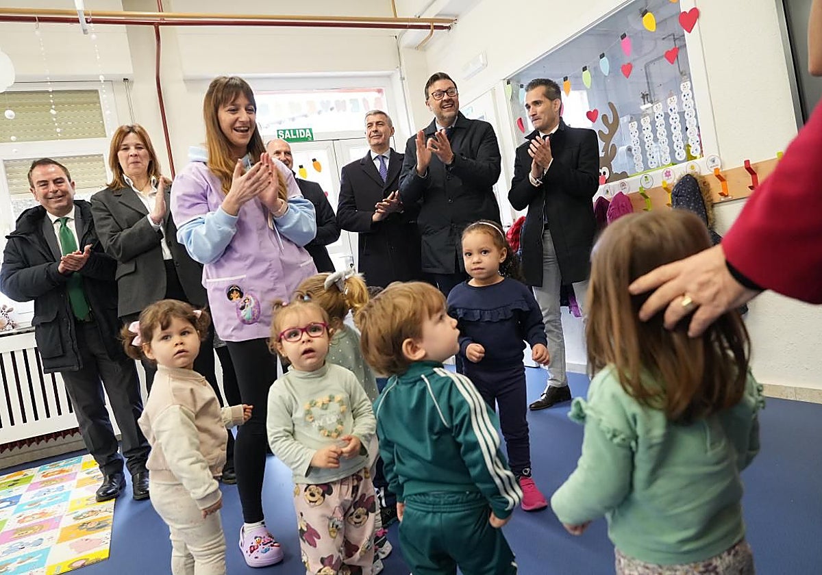 El consejero, Amador Pastor, junto al alcalde, David Corregidor, durante la inauguración